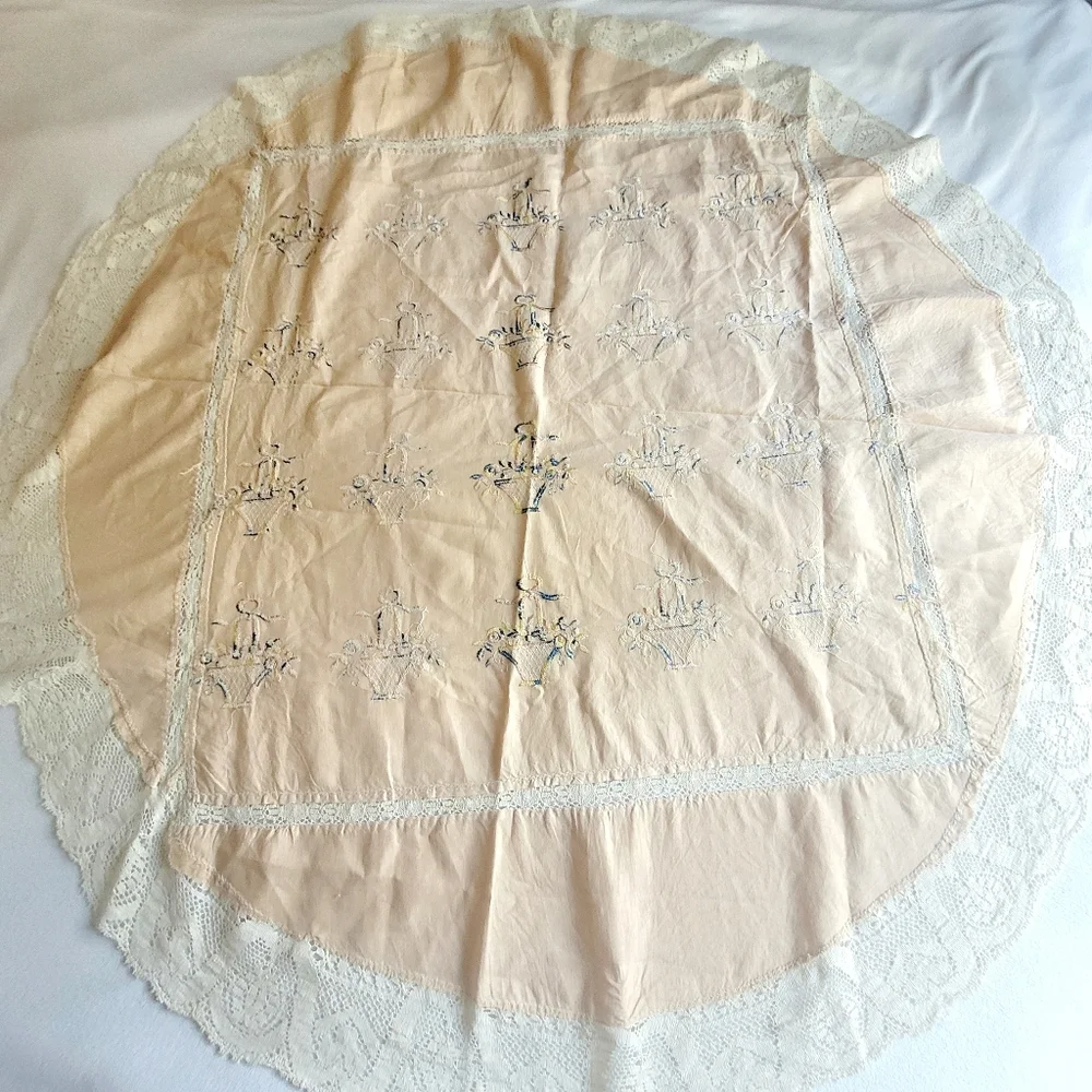 Vintage Handmade Linen Round Tablecloth Lace Ivory Floral Basket‎ Embroidery